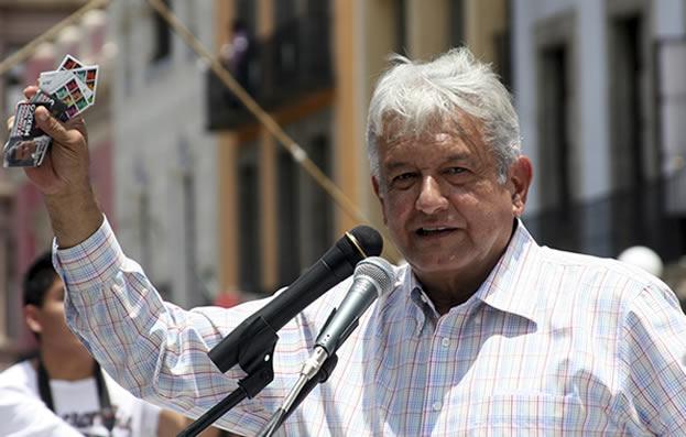 AMLO anuncia que Morena va por registro de partido político