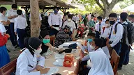 Percepat Program Pemerintah, TNI AL Lanal Babel Kembali Vaksinasi Siswa SMP Negeri 4 Dan Masyarakat Maritim