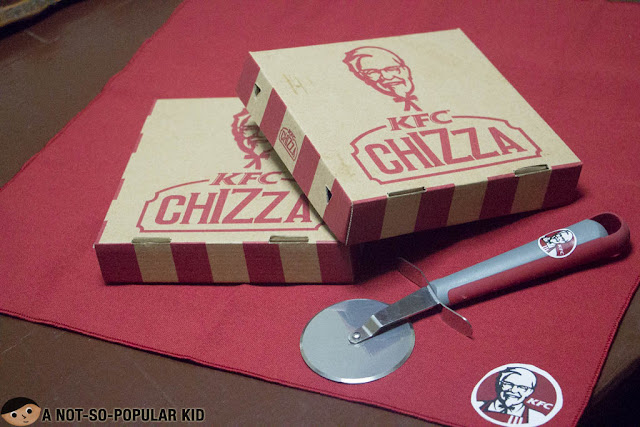 Unboxing the KFC Chizza 