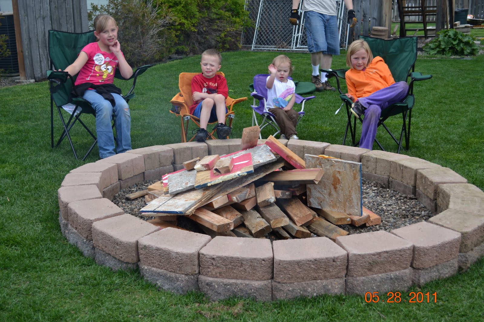 Backyard With Fire Pit Landscaping Ideas