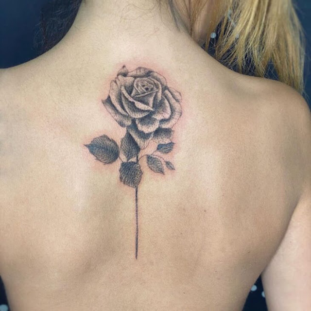 Mini tatuagens femininas delicadas de flores - 95 fotos e modelos