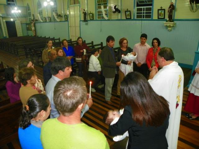 Homenagem a São Luiz Orione e batizados na Igreja Santa Bárbara, no Bairro Rio Fiorita, em Siderópolis
