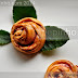 Rosas de ricota con frambuesa o canela