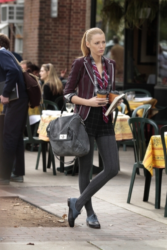 S in Fashion Avenue Serena Van der Woodsen style