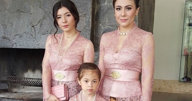 Kebaya Pernikahan Seragam Ibu Anak Wulan Guritno Shaloom 