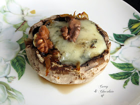 Champiñones rellenos de gorgonzola con cebolla caramelizada y nueces – Stuffed mushrooms with gorgonzola and caramelized onion 