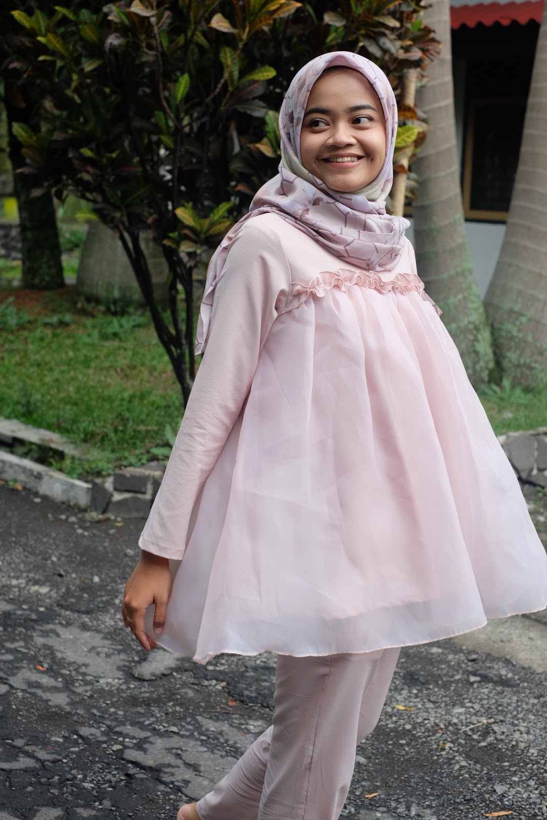 Kondangan Outfit Inspiration Organza  Silk trimiyati 