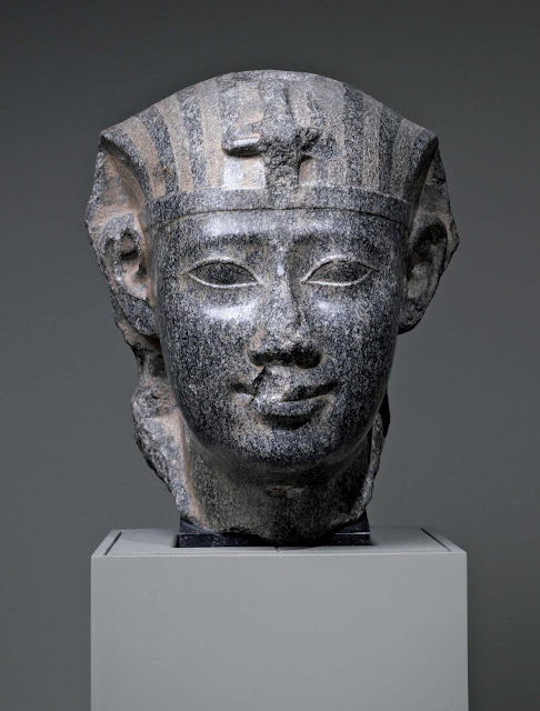 بطليموس الثانى ملكا على مصر