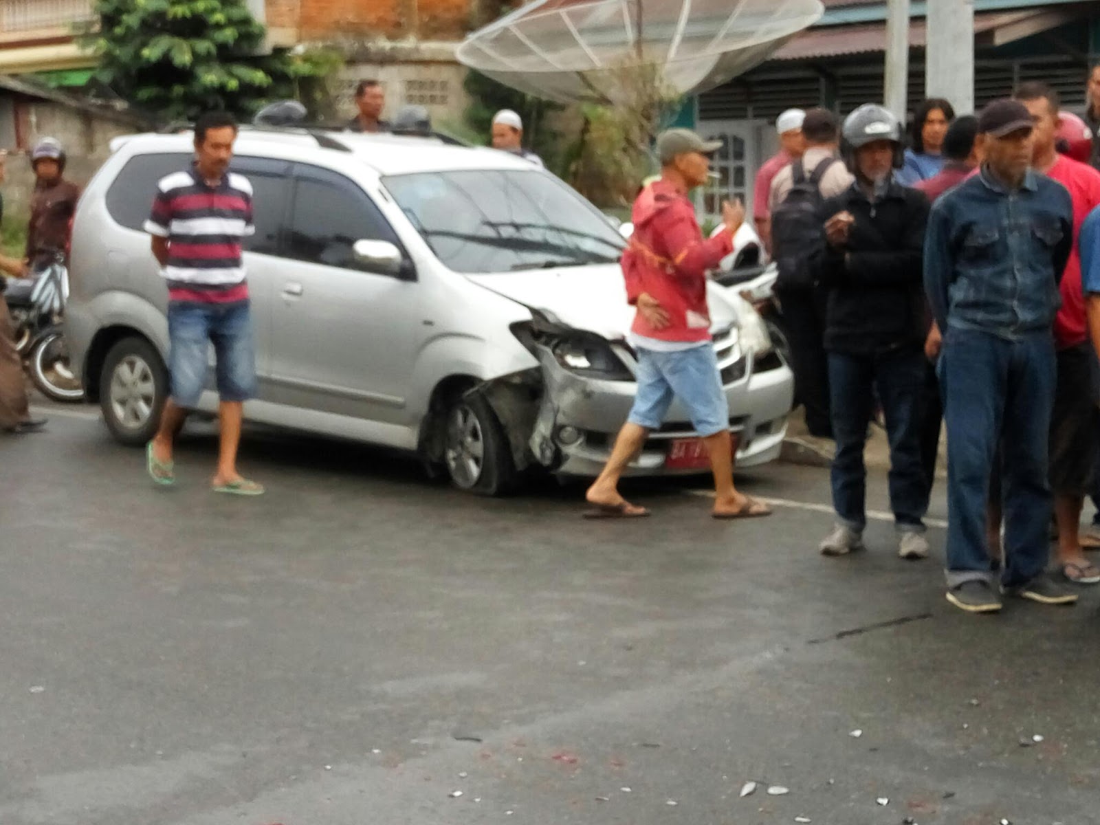 Tabrak Sepeda Motor Mobil Kabid Dinas Pendidikan Rebah Kuda