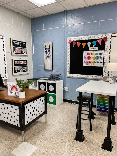 Looking through classroom decor themes? Check out this simple, modern decor resource, perfect for elementary, middle, or even high school classrooms! Click the picture to see all the pieces included! #classroomdecor #modernclassroom #classroomsetup