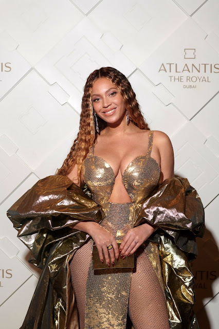 eyonce Flaunts Big Boobs at Grand Reveal Weekend for Atlantis The Royal in Dubai