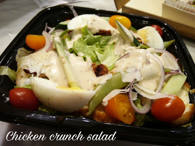 Paulin's Munchies - Paris Baguette at JEM - Chicken crunch salad