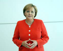 Angela Merkel y la posición favorita de sus manos semejando un rombo