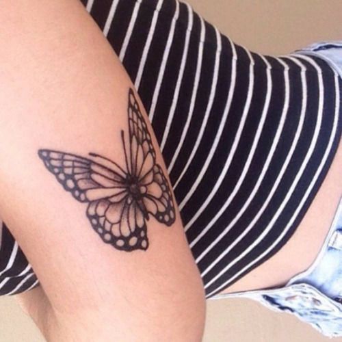 Borboleta em Volta do Braço de Tatuagem