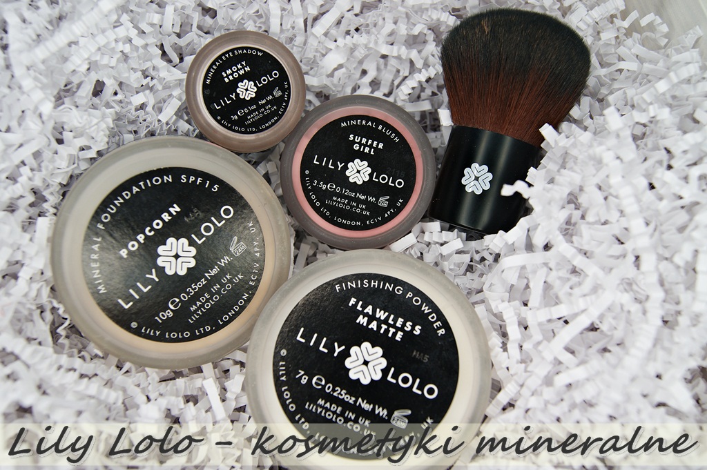 Lily Lolo - kosmetyki mineralne - podkład POPCORN, puder FLAWLESS MATTE, róż SURFER GIRL, pędzel SUPER KABUKI