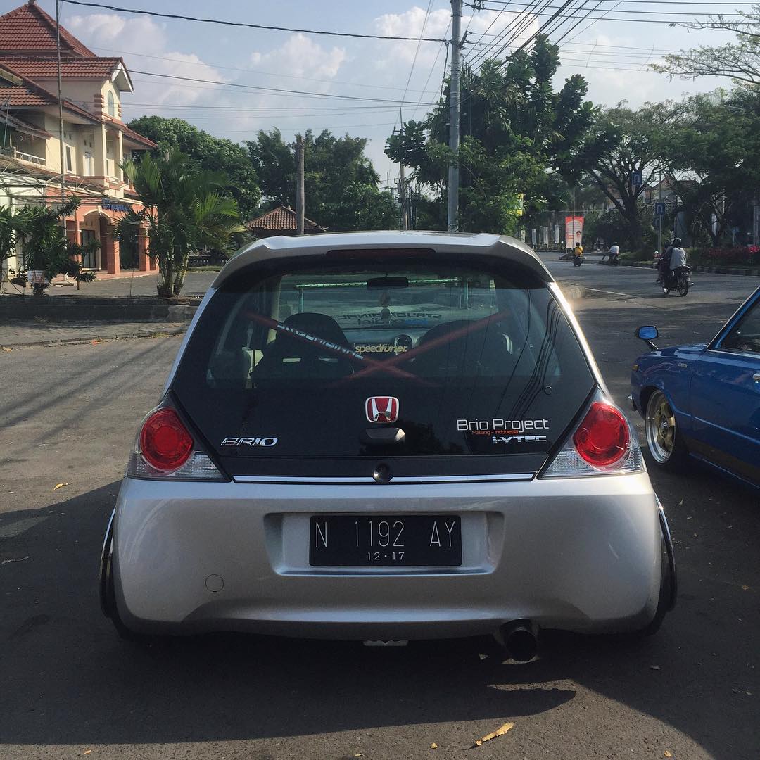 Modifikasi Mobil Ceper Static Hoda Brio Silver Owner