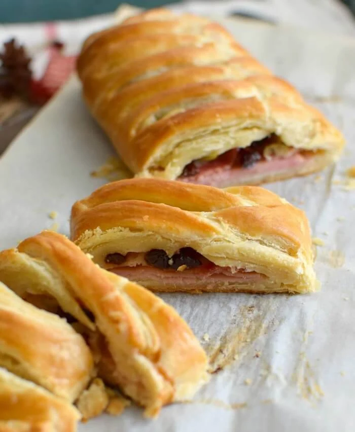 Trenza de hojaldre y jamón para acompañar la comida navideña o para el desayuno, muy fácil y rápida de preparar