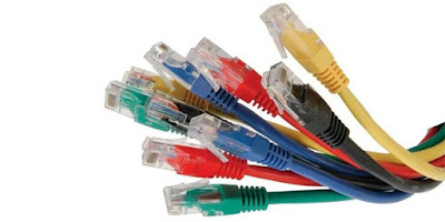 Hal yang paling penting pada perangkat jaringan yaitu kabel. Tanpa kabel, kita tidak mungkin bisa saling berkomunikasi. Perangkat kabel adalah salah satu komponen terpenting yang berfungsi sebagai penghantar arus dan penghubung antara dua komputer atau lebih agar dapat  bertukar data. Kabel sendiri mempunyai beberapa jenis yang digunakan dalam perangkat komputer. Biasanya kabel tersebut berjenis UTP (Unshielded Twisted Pair),  kabel STP (Shielded Twisted Pair), dan beberapa jenis lainnya.