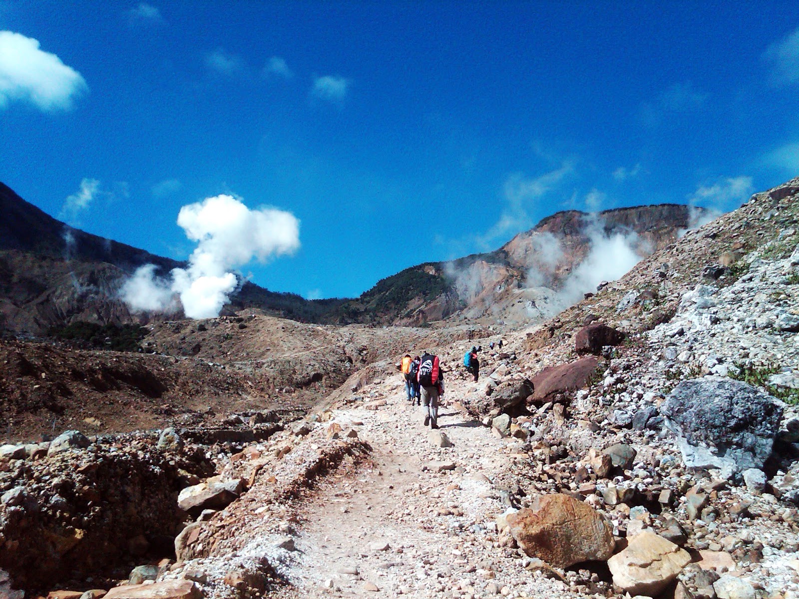 Sebuah Kebebasan Papandayan Mengisi Liburan