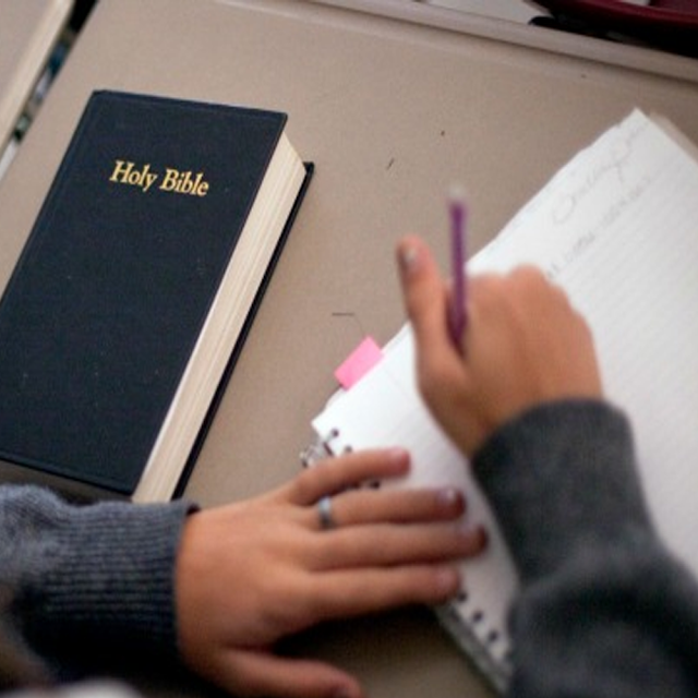IPOJUCA ONLINE - Entidade cristã doa R$ 3,1 milhões para financiar aulas sobre a Bíblia em escolas públicas