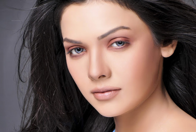 Sara Loren (Mona Lizza) HD Wallpapers Free Download