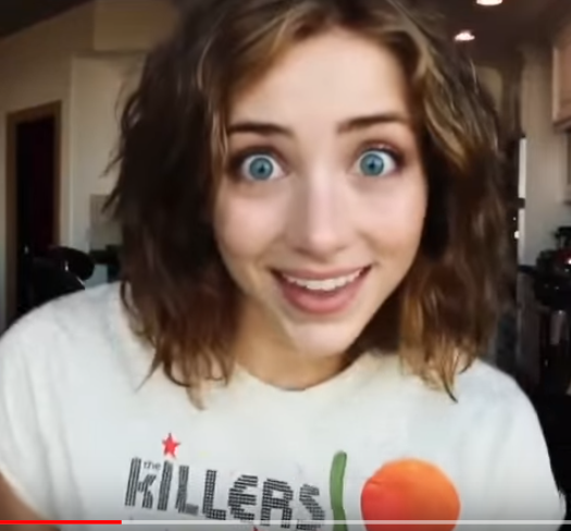 Tshirt kolları nasıl kısaltılır (Emily Rudd)