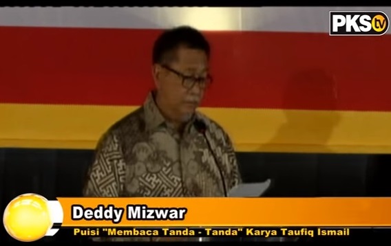 Video - Puisi "Membaca Tanda - tanda" oleh Deddy Mizwar