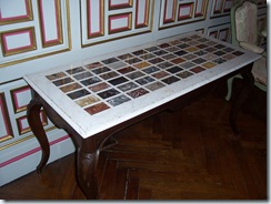 2011.07.25-014 table dans la galerie