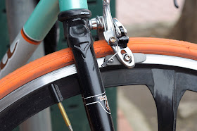 Kona, paddy wagon, single speed, bike, bicycle, tim Macauley, the biketorialist, Australia, track frame, custom, customisation, bespoke, personalised, detail, front fork, crown 