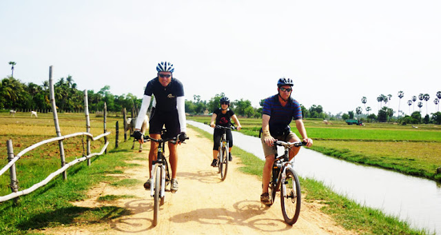 siem reap floating village tour