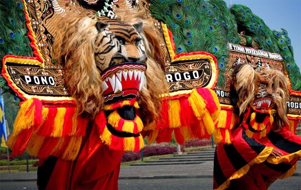  ialah salah satu kesenian warisan leluhur Indonesia yang sempat diklaim secara sepihak o Asal Usul Reog Ponorogo