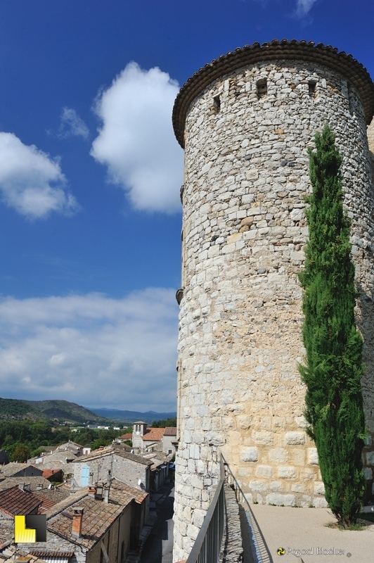 perspective sur Vogüé vue du jardin du château photo blachier pascal