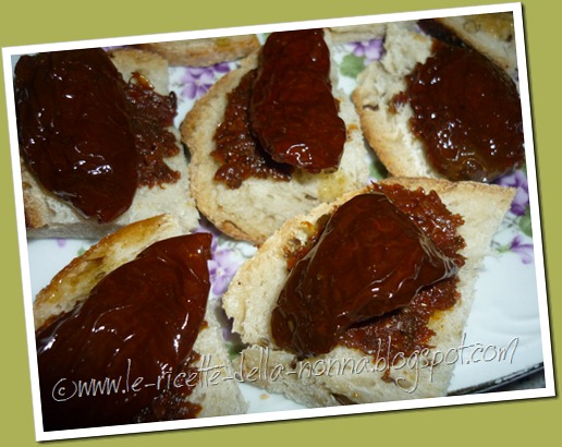 Crostini con crema di pomodoro e pomodori secchi (3)