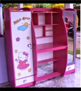 Model Meja Belajar Anak Minimalis Hello Kitty  