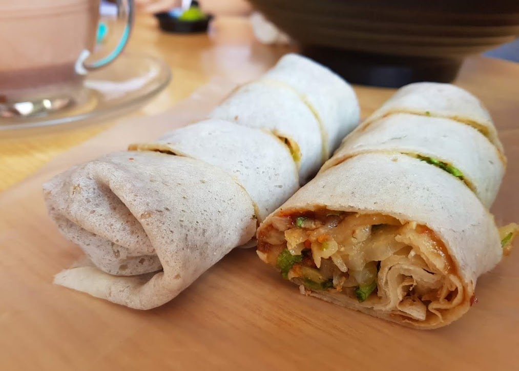 Popiah meaning “thin pancake” in Hokkien/Teochew, is fresh spring roll made with a thin paper-like crepe wrapper stuffed with a filling made of cooked vegetables and meat.