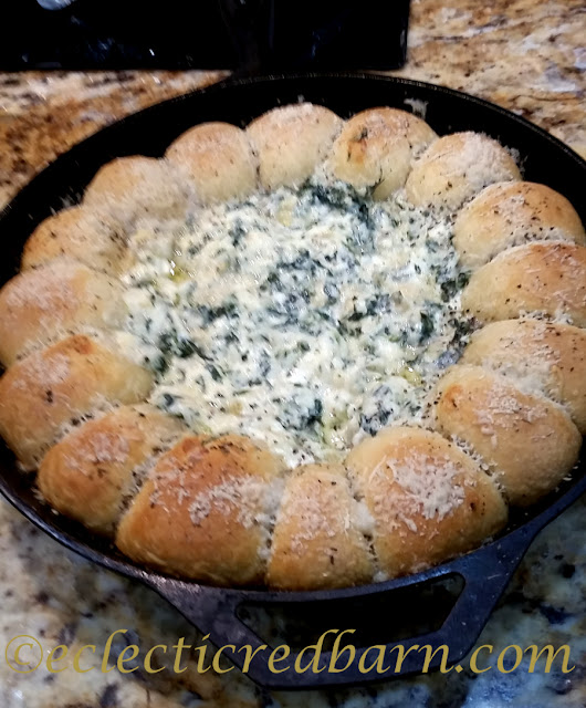 Cheesy Herbed Pull Apart Biscuits with spinach/Artichoke Dip. Share NOW. #dips #appertizers #snacks #eclecticredbarn