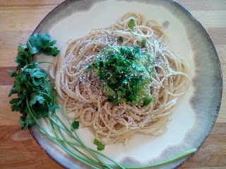 Spaghetti con aguacate