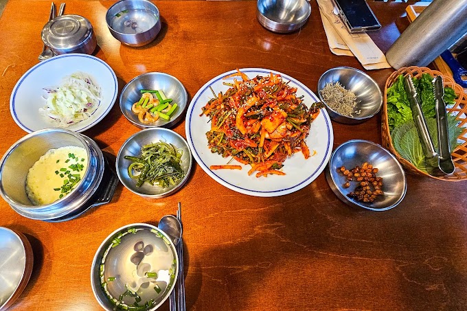 대통령도 다녀간 대구 맛집 푸른회식당, 가오리무침회 납작만두의 찰떡궁합