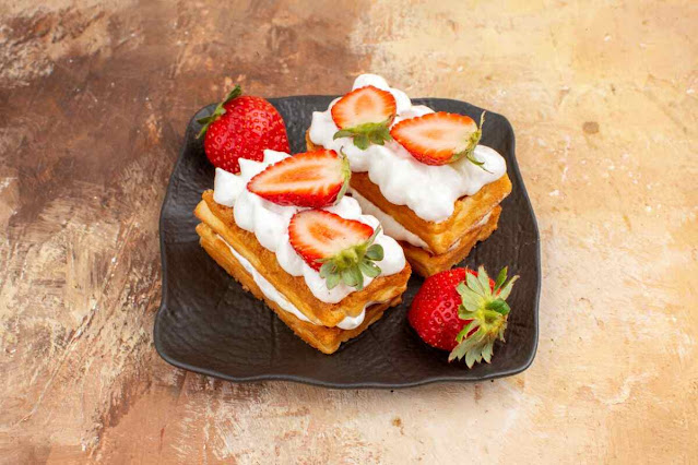 Strawberry and Cream Cheese Toast