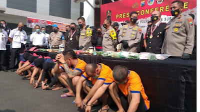 Menyambut Lebaran, Satresnarkoba Polrestabes Surabaya telah mengamankan 7 pelaku pengedar dan pemakai narkoba.