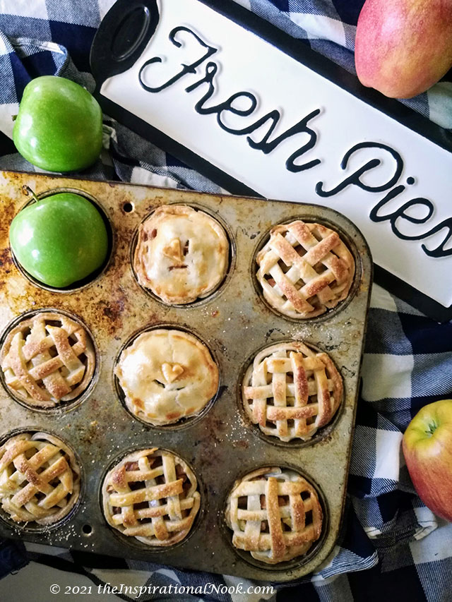 mini apple tarts in muffin tin, apple pie bites muffin tin, apple tartlets in muffin pan, apple pie tarts in muffin tin, individual apple pies in muffin tin