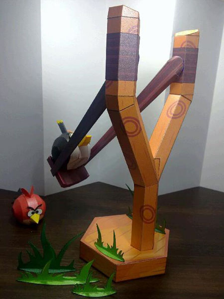 Angry Birds Slingshot Papercraft