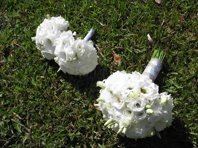 White roses and lisianthus bridal and smaller bridesmaids bouquets