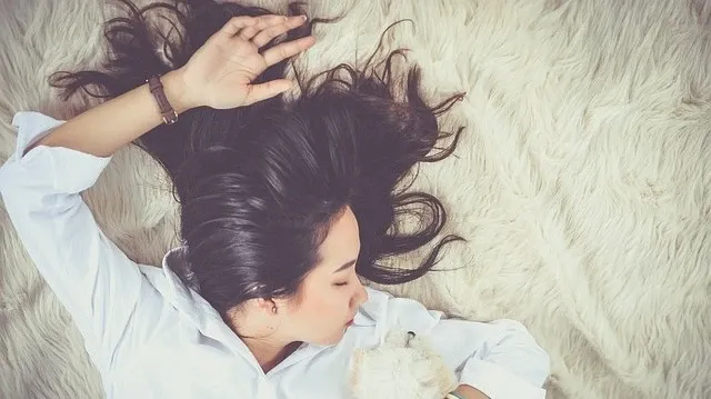 wanita tidur