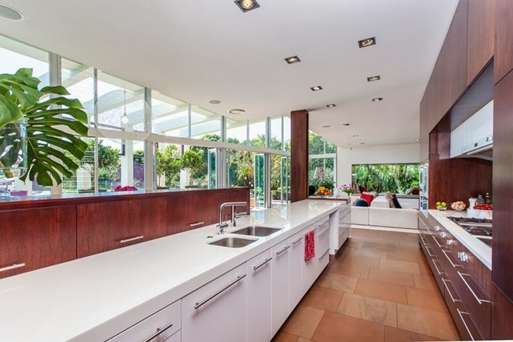 Kitchen in Classy contemporary house in Casuarina, Australia
