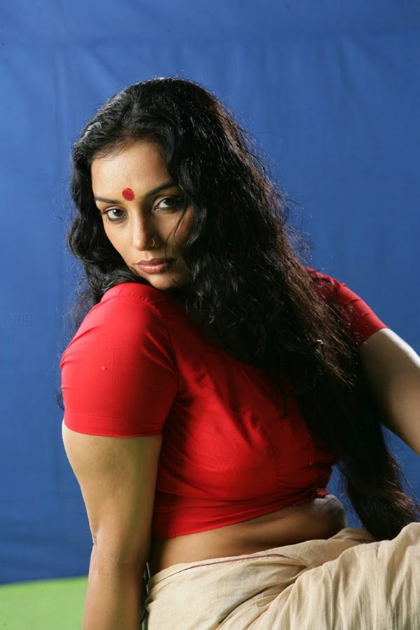 Hot Swetha Menon Saree Thaaram Movie Photoall