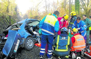 Muere hombre al chocar con un tren de FEVE