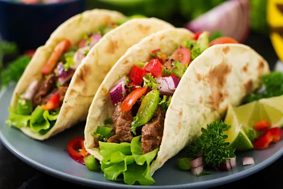 Tacos mexicanos con trozos de res