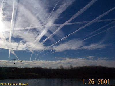 contrails full Chemtrails   Guerra Biológica já começou