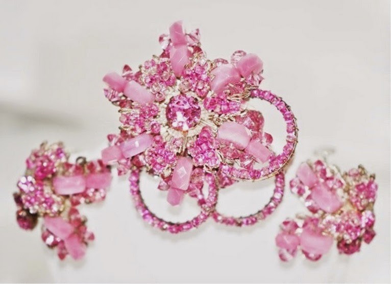 https://www.zibbet.com/lustfuljewels/signed-miriam-haskell-brooch-w-earrings